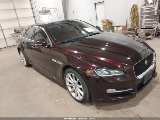 2016 Jaguar XJ R-Sport