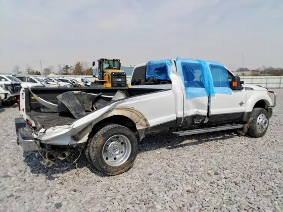 2015 Ford Super Duty F-450 DRW LARIAT