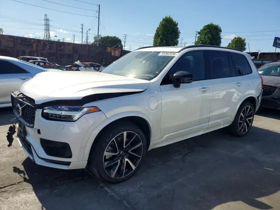 2023 Volvo XC90 Recharge Plug-In Hybrid Ultimate Dark Theme