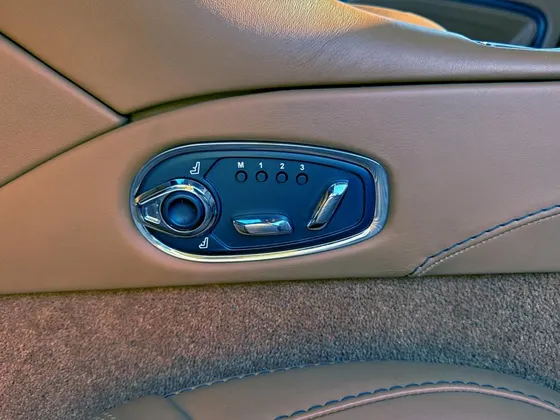 2022 Aston Martin DB11 V8