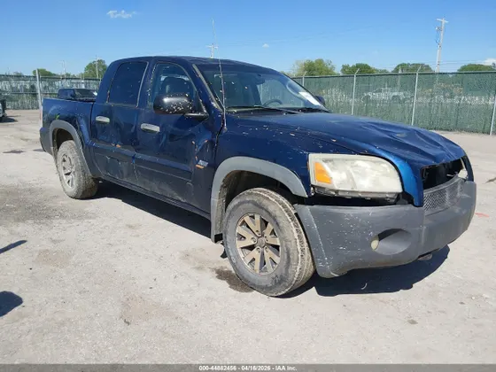 2006 Mitsubishi Raider Duro Cross