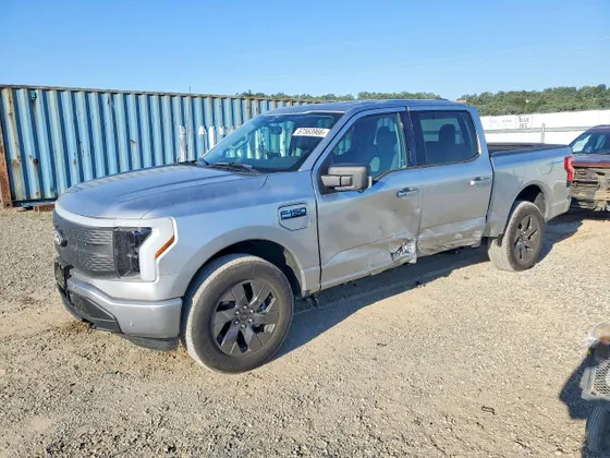 2024 Ford F-150 Lightning Flash