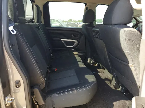 2018 Nissan Titan SV