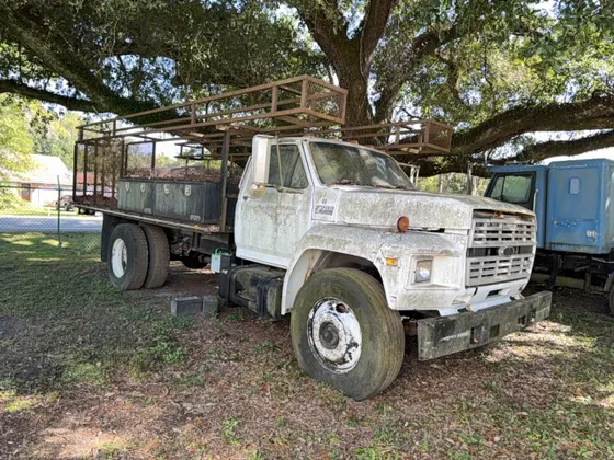 1990 Ford F-700 F