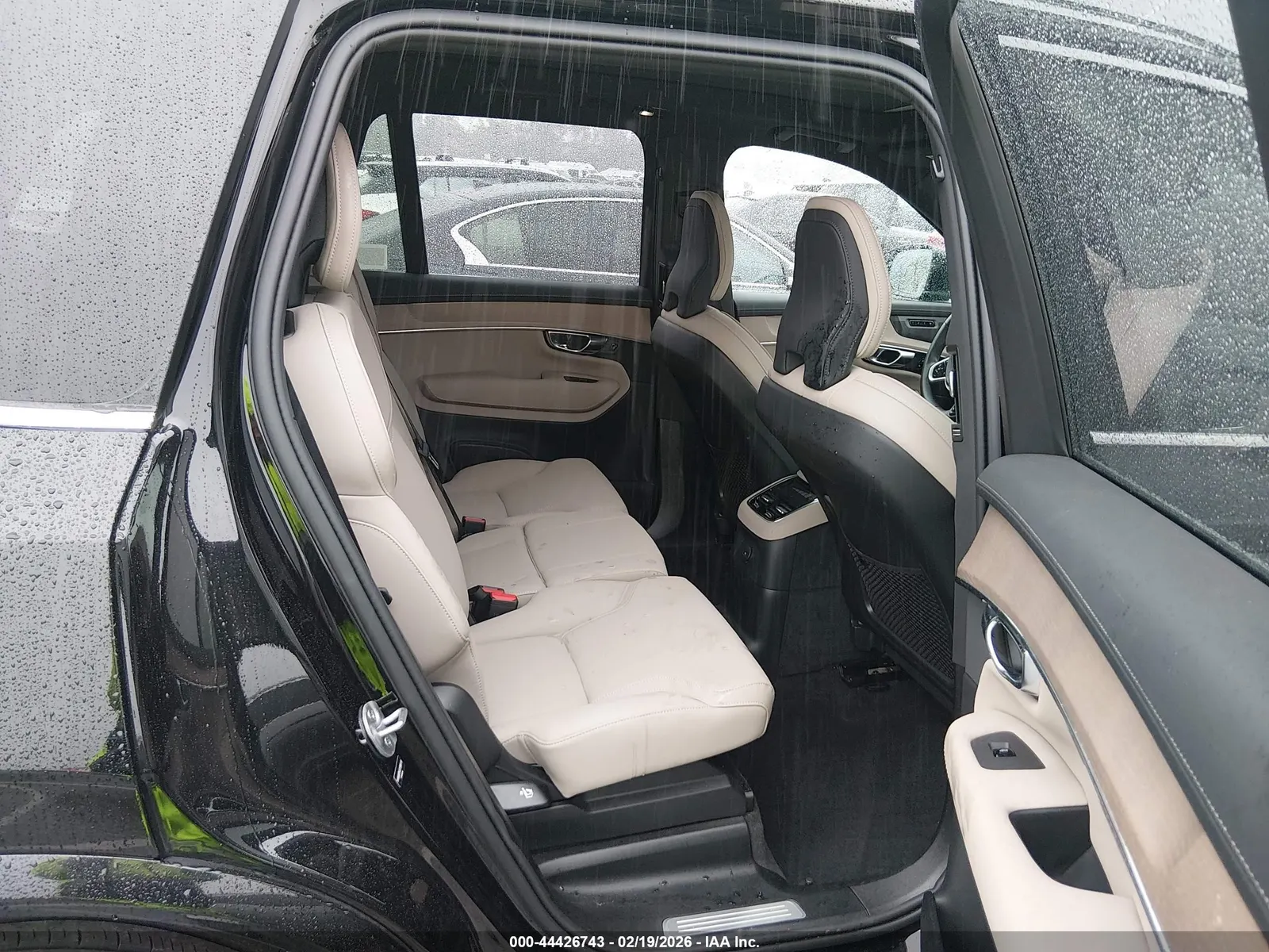 2025 Volvo XC90 Plug-In Hybrid Plus