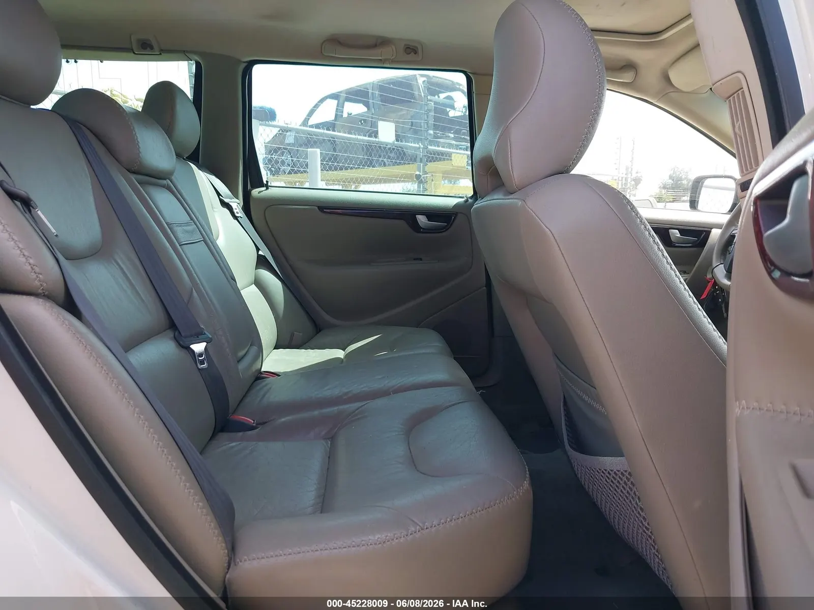 2004 Volvo V70 XC70
