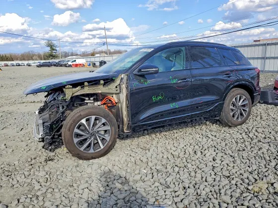 2025 Audi Q6 e-tron Premium Plus