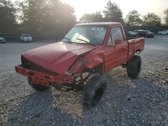 1984 Toyota Pickup & Landcruiser RN60 SR5