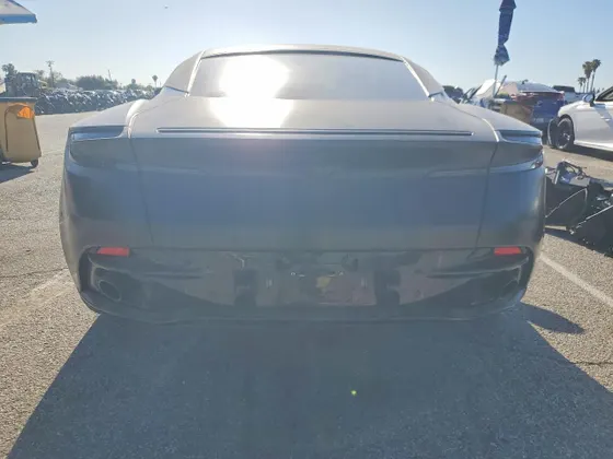 2021 Aston Martin DB11 V8