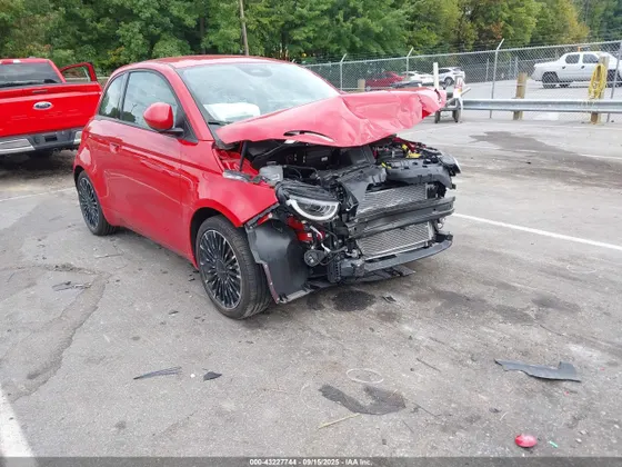 2024 FIAT 500e INSPI(RED)