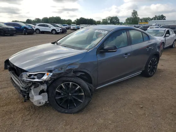 2016 Volvo S60 Cross Country T5 Platinum