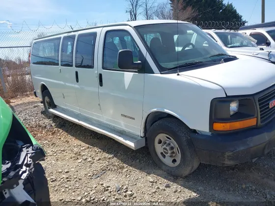 2005 GMC Savana Passenger STANDARD