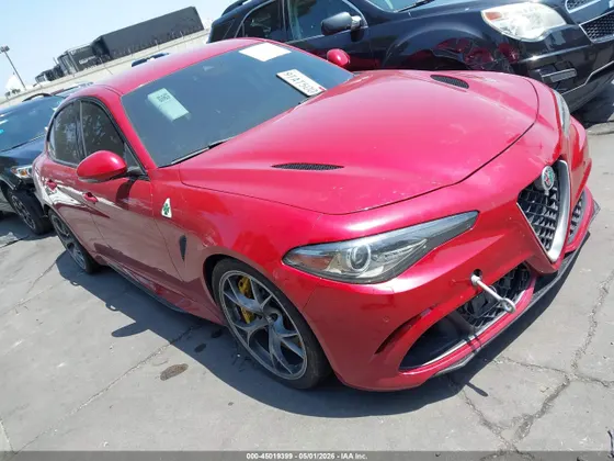 2018 Alfa Romeo Giulia Quadrifoglio QUADRIFOGLIO RWD