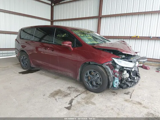 2022 Chrysler Pacifica Hybrid Touring L
