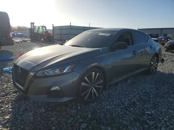 2021 Nissan Altima 2.5 SR