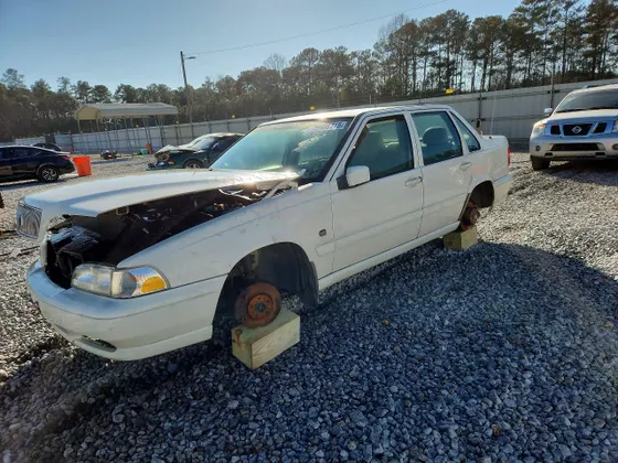 2000 Volvo S70