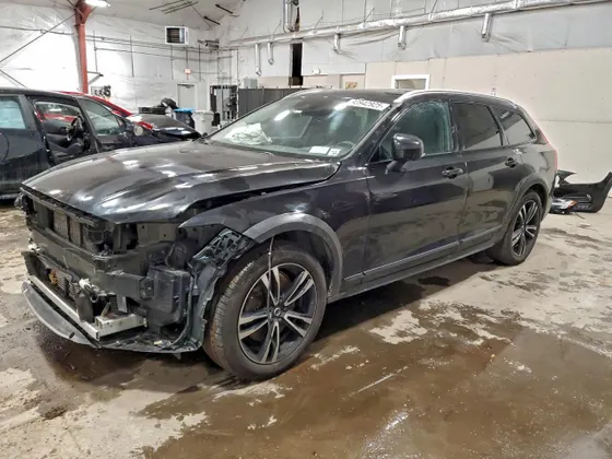 2018 Volvo V90 Cross Country T5 MOMENTUM