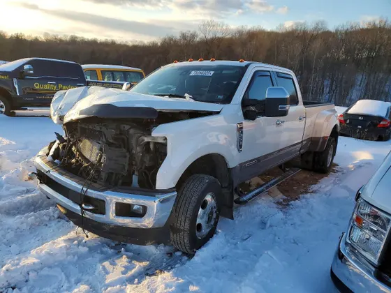 2017 Ford Super Duty F-350 DRW Lariat