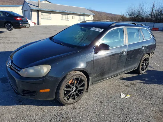 2013 Volkswagen Jetta SportWagen TDI w/Sunroof & Nav