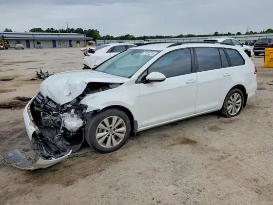 2019 Volkswagen Golf SportWagen S