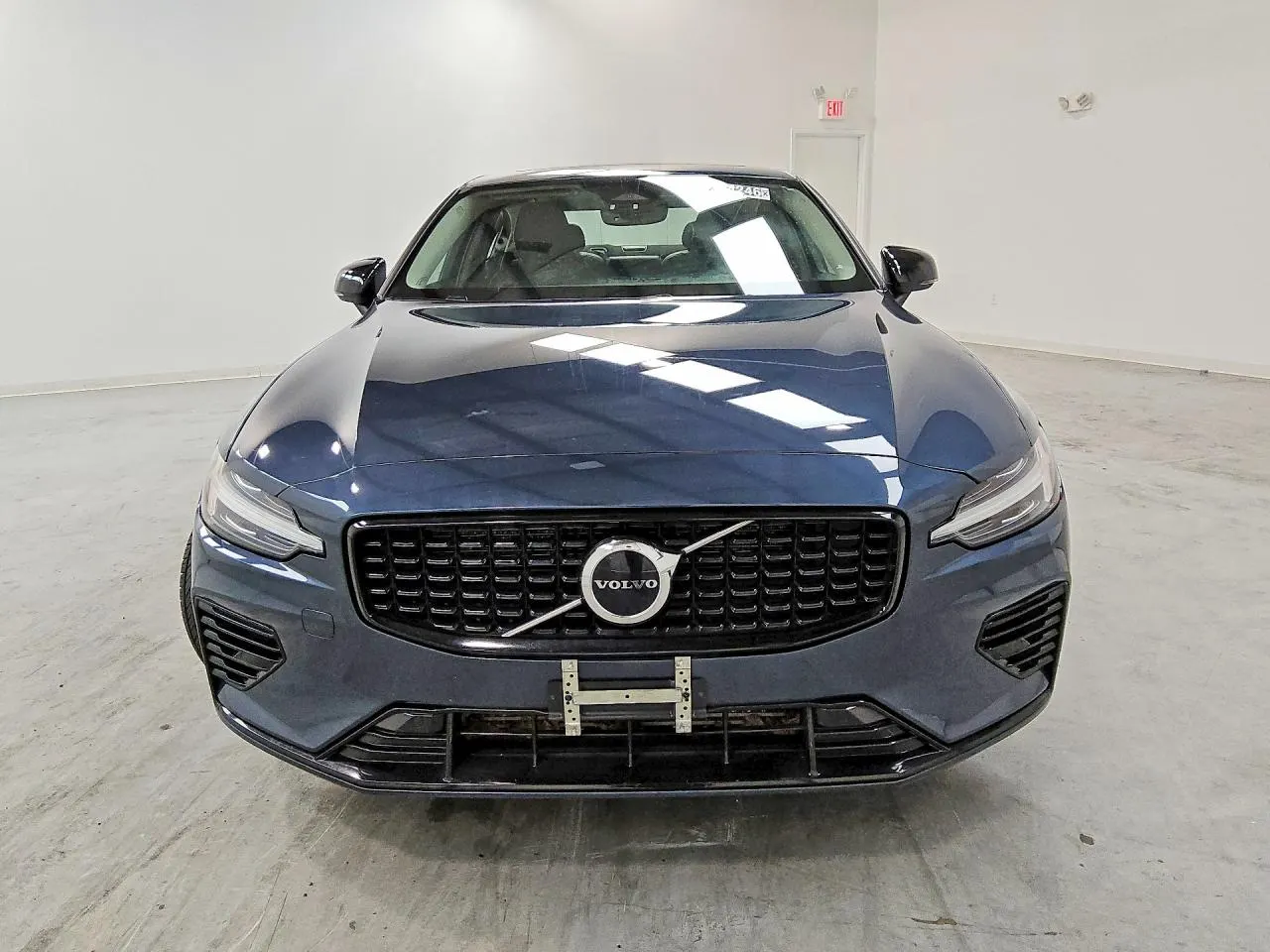 2023 Volvo S60 Recharge Plug-In Hybrid Core Dark Theme