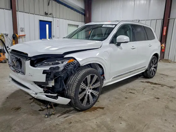 2025 Volvo XC90 Plug-In Hybrid Plus