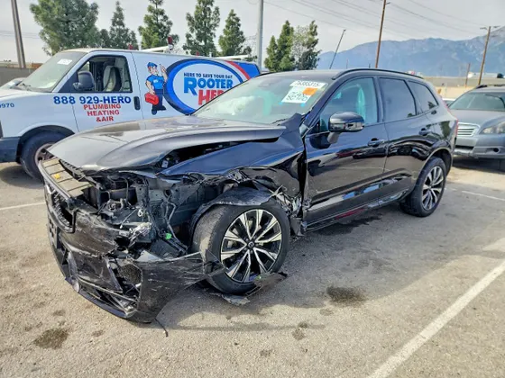 2024 Volvo XC60 Core Dark Theme