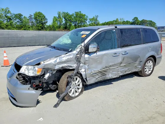 2015 Chrysler Town & Country Limited Platinum
