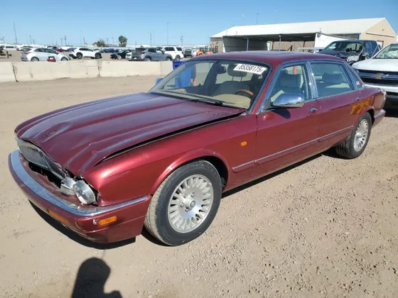 1996 Jaguar XJ Series Sedan Vanden Plas
