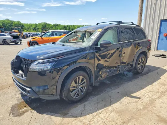 2022 Nissan Pathfinder SV