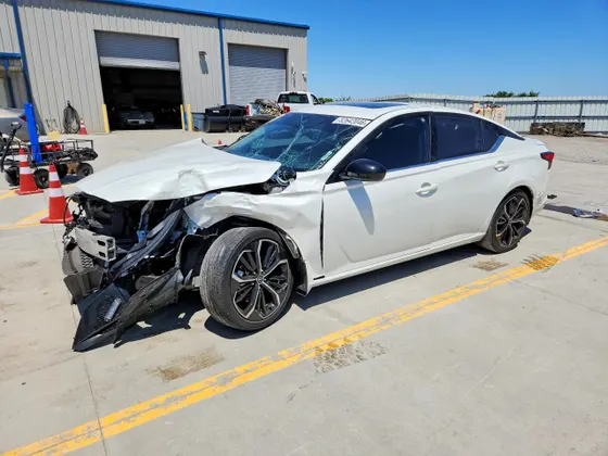 2023 Nissan Altima 2.5 SR