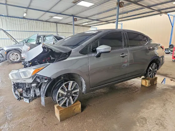 2020 Nissan Versa SV