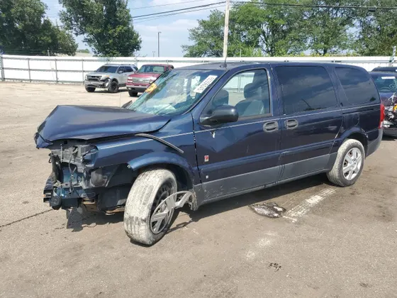 2006 Saturn Relay 2 FWD