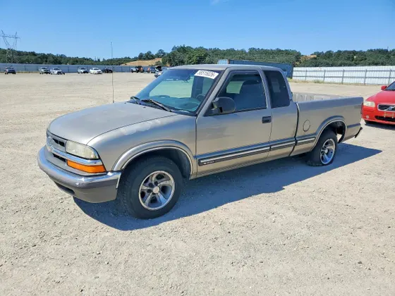 2000 Chevrolet S-10 LS