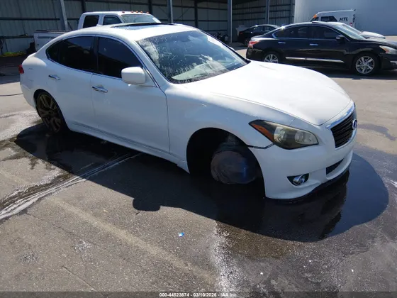 2012 INFINITI M56