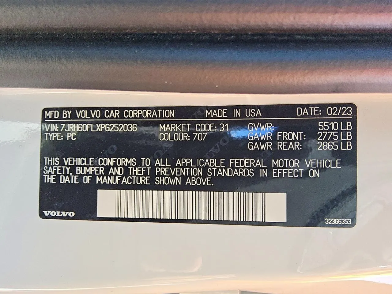 2023 Volvo S60 Recharge Plug-In Hybrid Plus Dark Theme