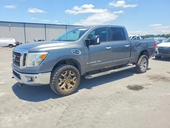 2016 Nissan Titan XD Platinum Reserve