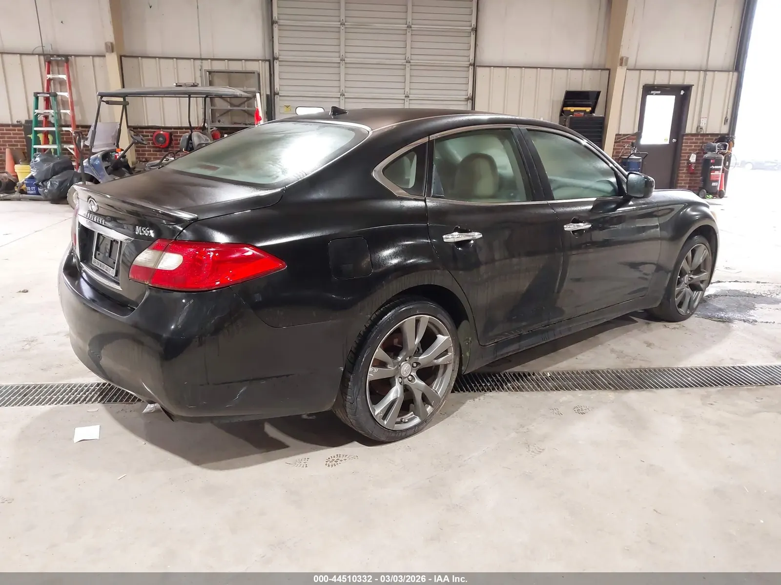 2011 INFINITI M56