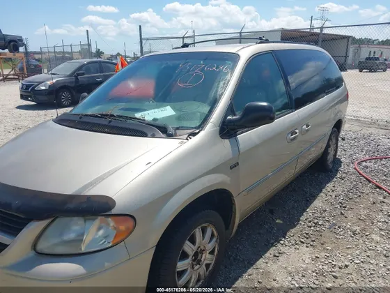 2005 Chrysler Town & Country Touring