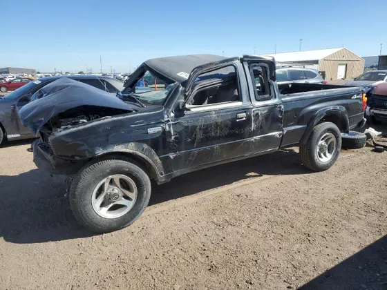 2002 Mazda B-Series 4WD Truck SE