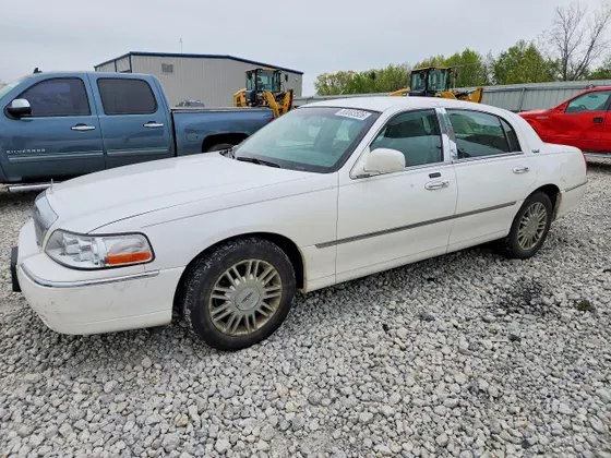 2010 Lincoln Town Car Signature Limited