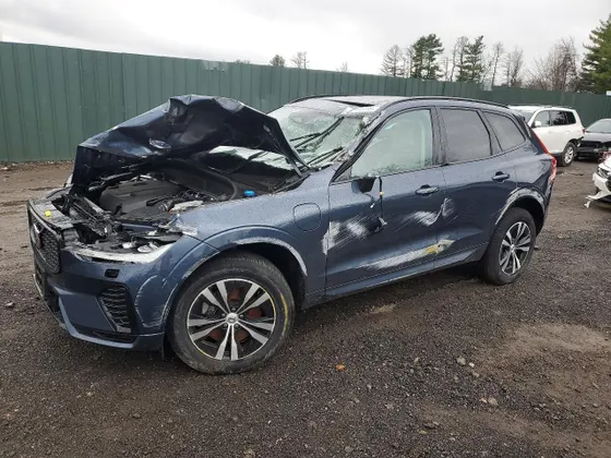 2025 Volvo XC60 Plug-In Hybrid Core