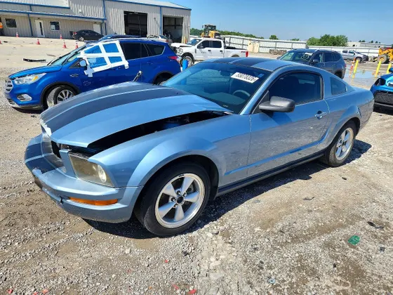 2007 Ford Mustang Deluxe