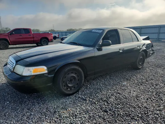 2005 Ford Crown Victoria Standard