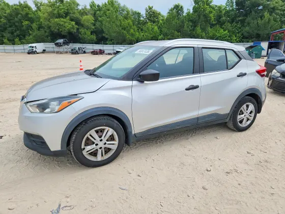2019 Nissan Kicks SV
