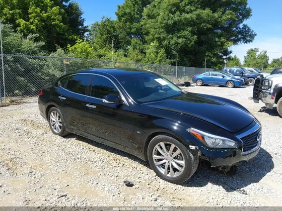 2017 INFINITI Q70 3.7