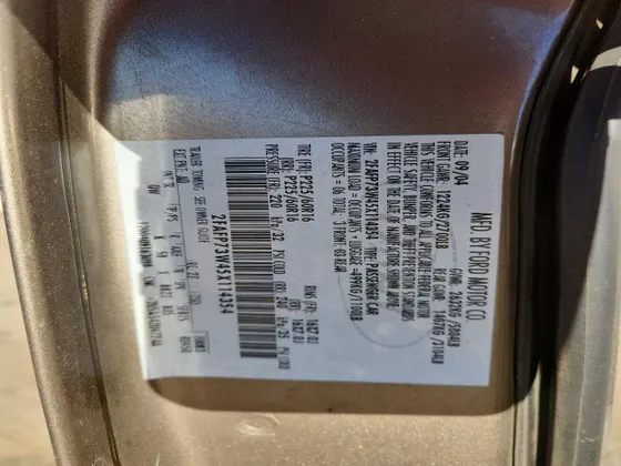 2005 Ford Crown Victoria Standard