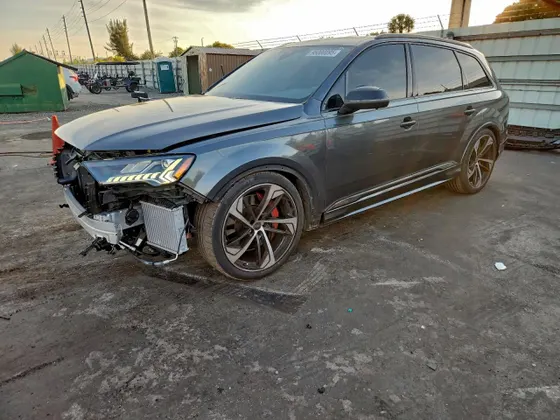 2024 Audi SQ7 Premium Plus