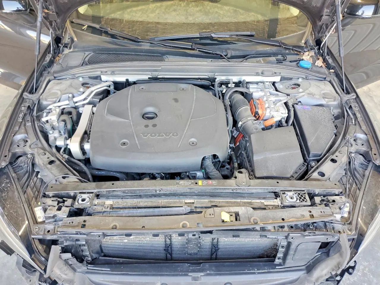 2023 Volvo S60 Recharge Plug-In Hybrid Plus Dark Theme