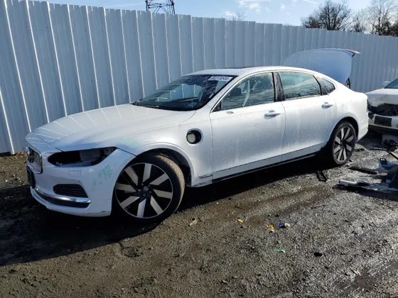 2024 Volvo S90 Recharge Plug-In Hybrid Ultimate